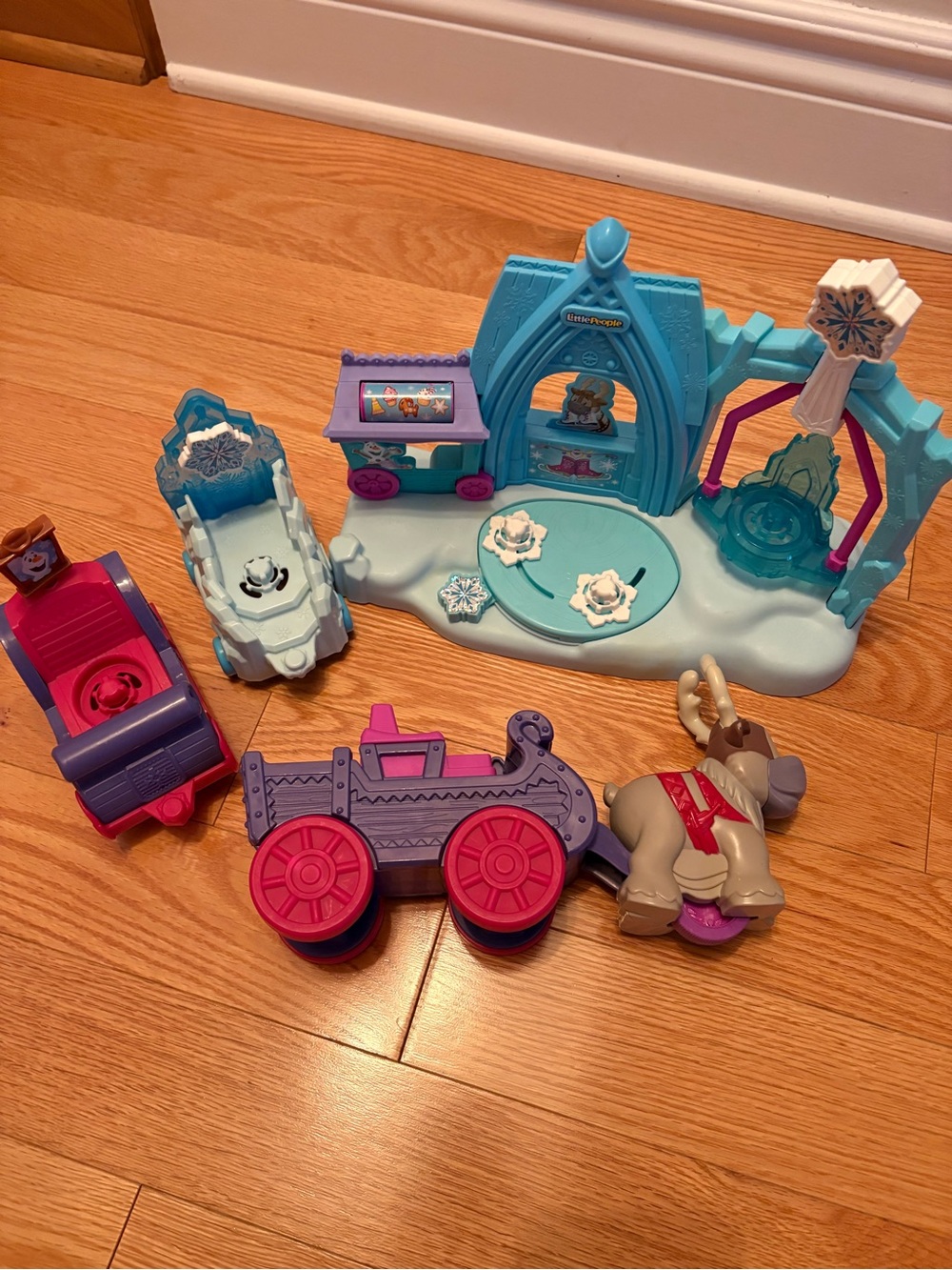 Little people  Frozen Playset with Blue, , Pink Vehicles and Sven Figure